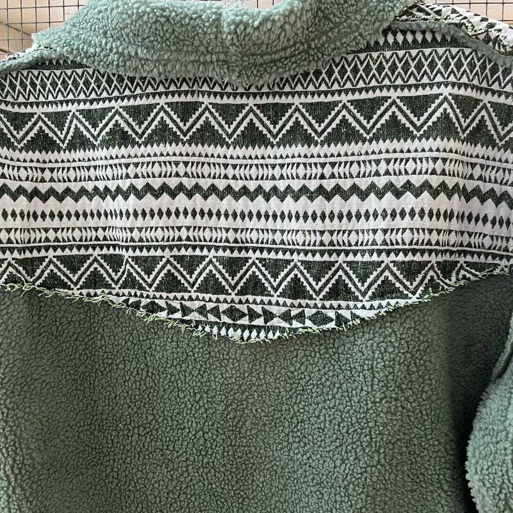 Southern Grace Green Southwest Patterned Women's Fleece Jacket L-XL - Picture 7 of 7